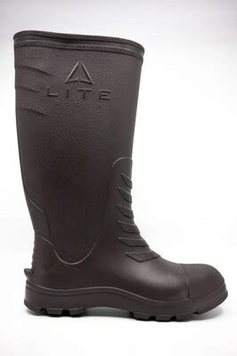Lite boots - The boot, called the Wandertoes 2.0, weighs just 13 ounces and comes with a three-year workmanship guarantee. Other barefoot-style manufacturers, like Xero and Vivobarefoot, continue to add more boots to their footwear lines as well. One brand that has taken lightweight boots in a novel direction is Softstar.